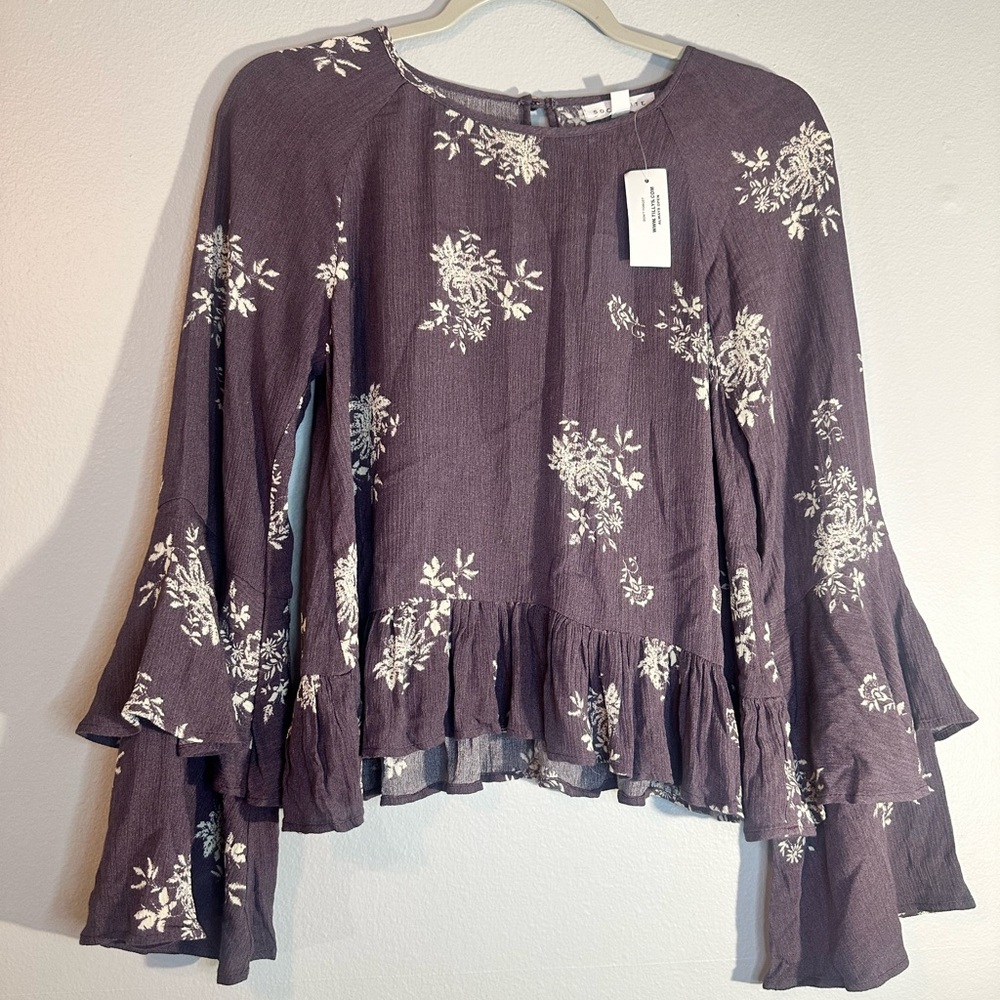 Socialite floral nwt blouse